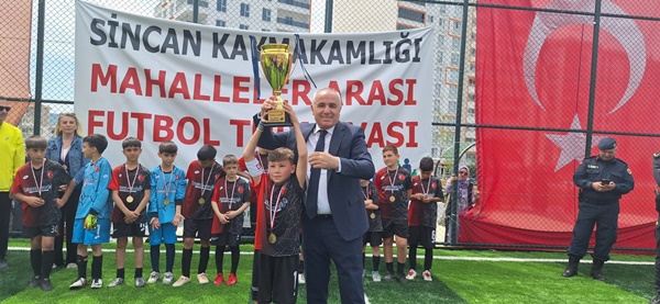 23 Nisan Ulusal Egemenlik ve Çocuk Bayramı Dolayısıyla Düzenlenen Futbol Turnuvasına İştirak Etti